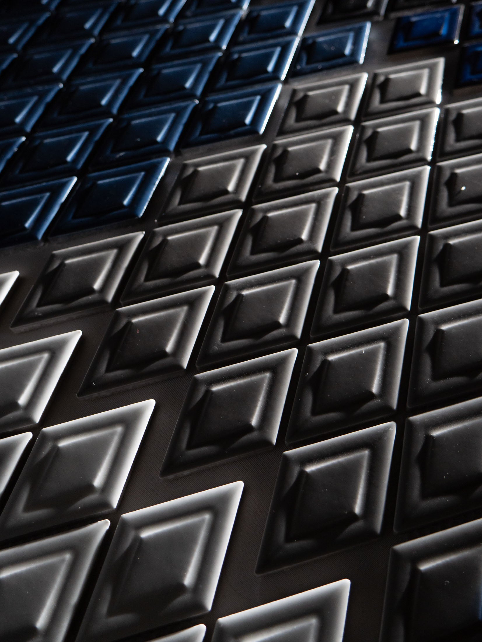 TETRAGON – Glazzio Surfaces